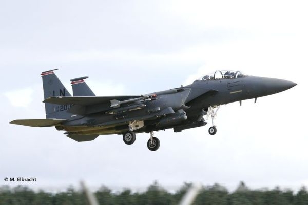 Revell 03972 F-15E Strike Eagle & Bombs