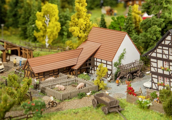 Faller 232371 Landwirtschaftliches Gebäude mit Zubehör