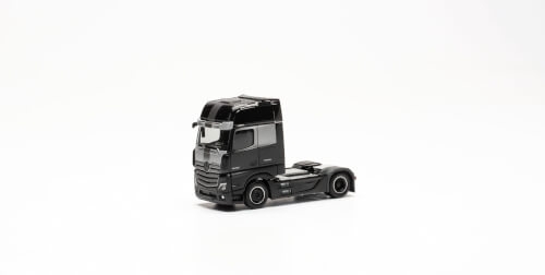 Herpa 315852-002 Mercedes-Benz Actros Gigaspace Zugmaschine Edition 3, schwarz