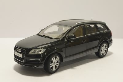 Minichamps KYO9221BK AUDI Q7 BLACK 1:18