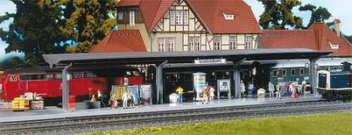 Faller 120200 Bahnsteig mit laufenden Figur