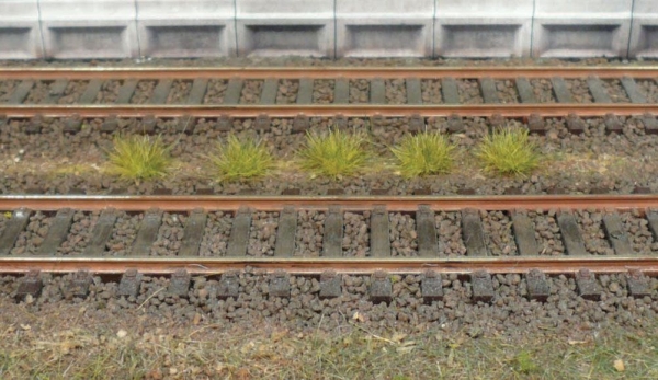 Heki 1800 100 Grasbüschel Frühling, 5-6 mm