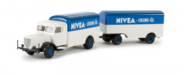 Brekina 74514 Büssing 8000 Kofferzug Nivea