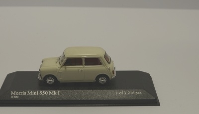 Minichamps 400138600 AUSTIN MINI 1960 RED