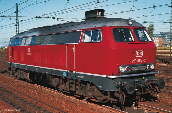 Fleischmann 724210 Diesellokomotive BR 210 mit Gasturbinenantrieb, DB